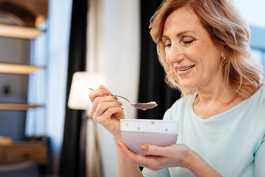 jelovnik za osteoporozu – ovsena kaša sa mlečnim kao izvor kalcijuma i proteina