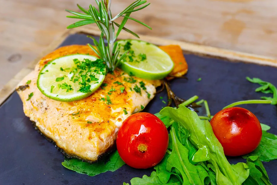 jelovnik za osteoporozu – losos, limun i rukola kao izvor vitamina D i Ca podrške