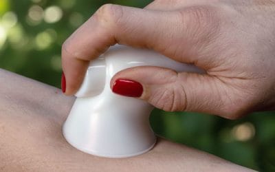 Lenzetto sprej (estradiol) – prednosti u odnosu na tablete, pravilno doziranje i iskustva žena 50+